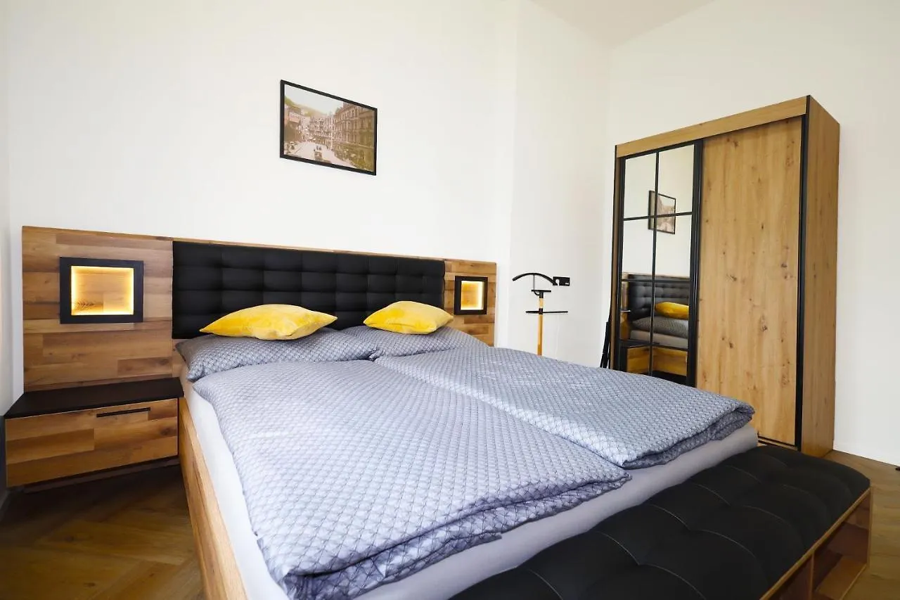 קרלובי וארי Apartment Nicol