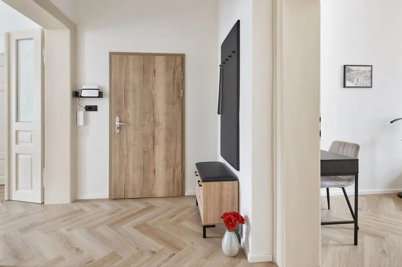 קרלובי וארי Apartment Nicol